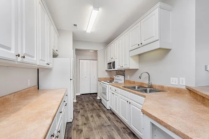 2360 Colfax Ln — Photo 10