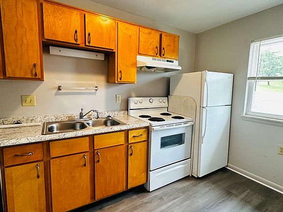 2nd image of 106 Dutch Mill Ct