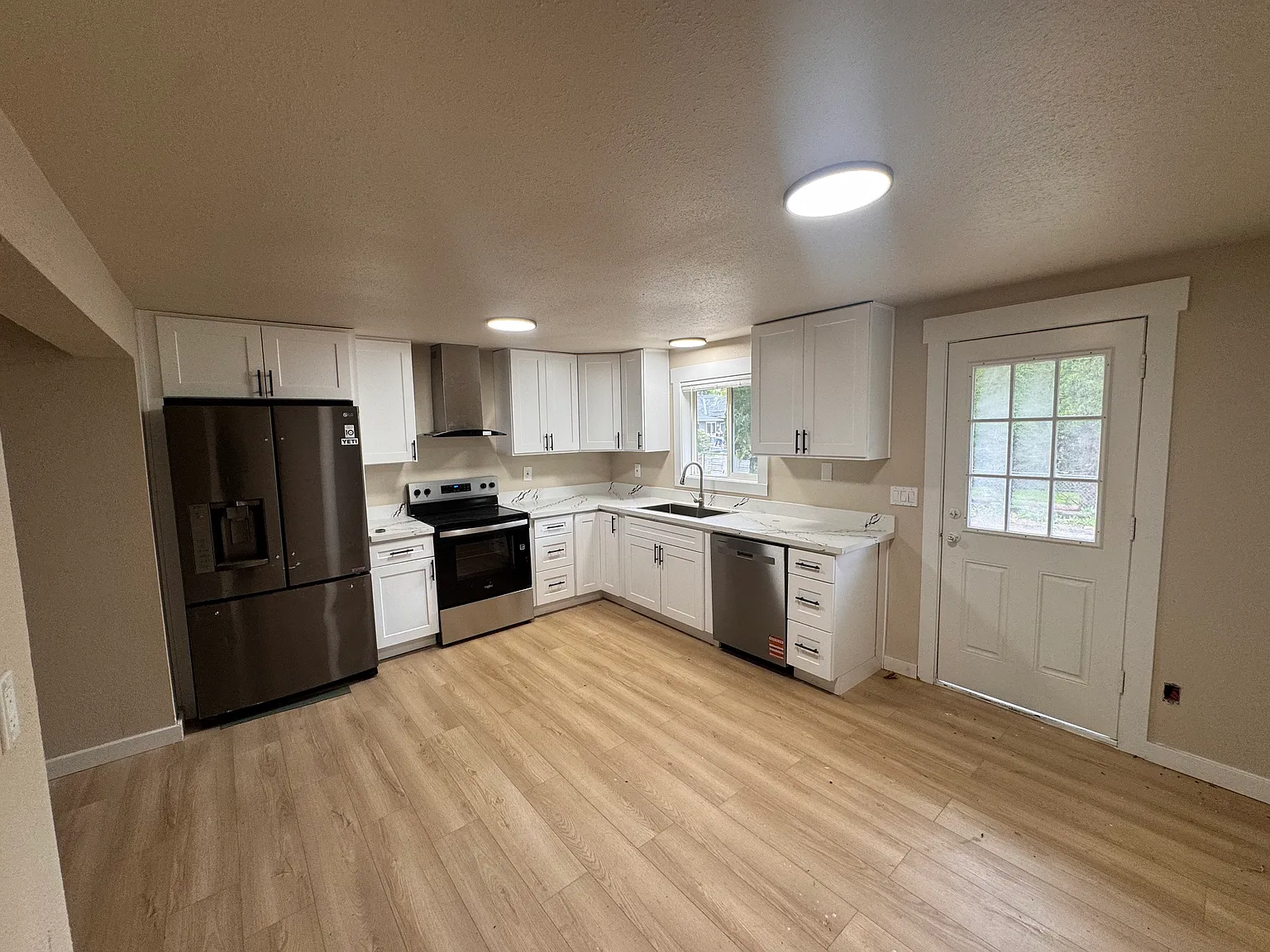 4 bed, 1297 sqft, $2,300 — Photo 3