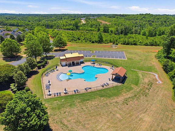 3rd image of 284 Double Crest Dr