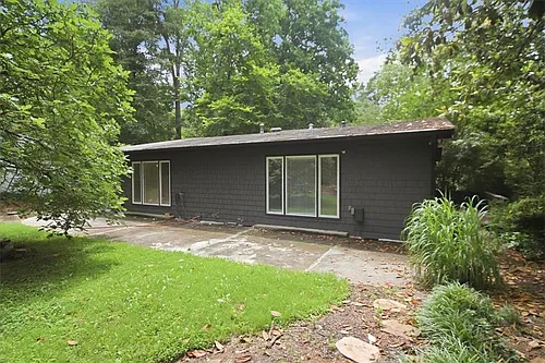 546 Allen Rd NE #B Photo 1