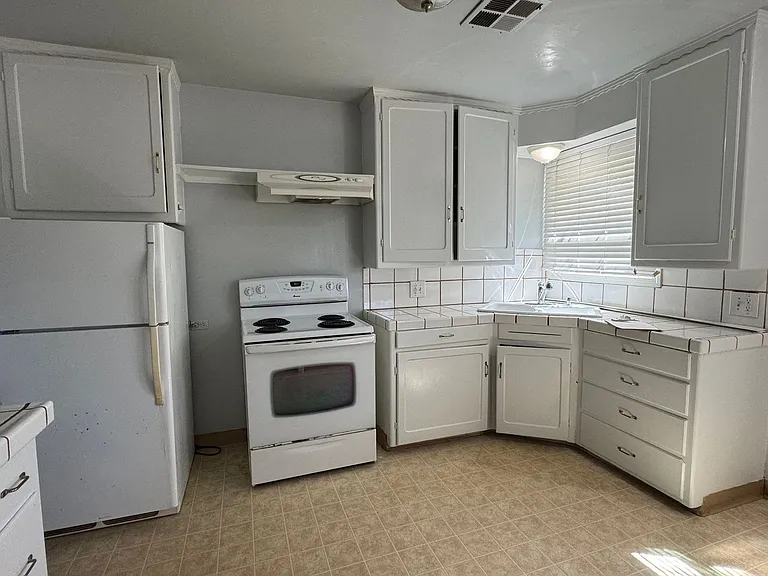 3205 N Commerce St — Photo 5