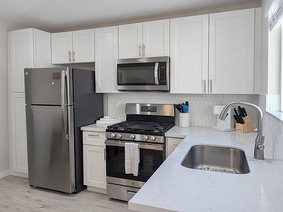 3rd image of 350 Rockaway Ave