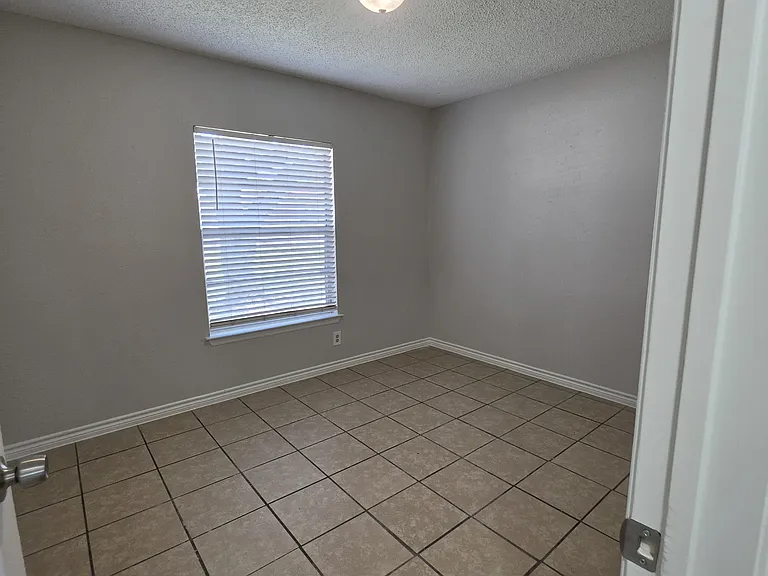 10562 Bounty Dr — Photo 8