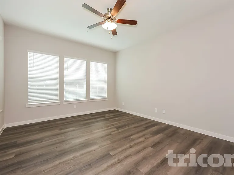 106 Cherwell Ct — Photo 2