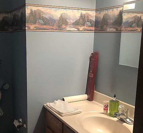 1 of 2 upstairs baths