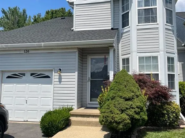 126 Colony Club Dr, Sayreville, NJ 08872