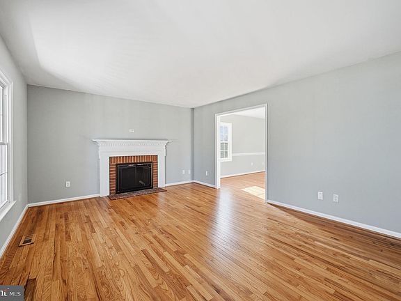 4th image of 516 Gleneagle Dr