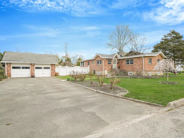 229 4th Street, Saint James, NY 11780