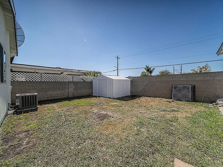 15517 Thornlake Ave — Photo 11