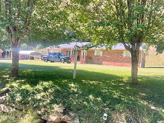 2nd image of 2989 Greenbrier Rd