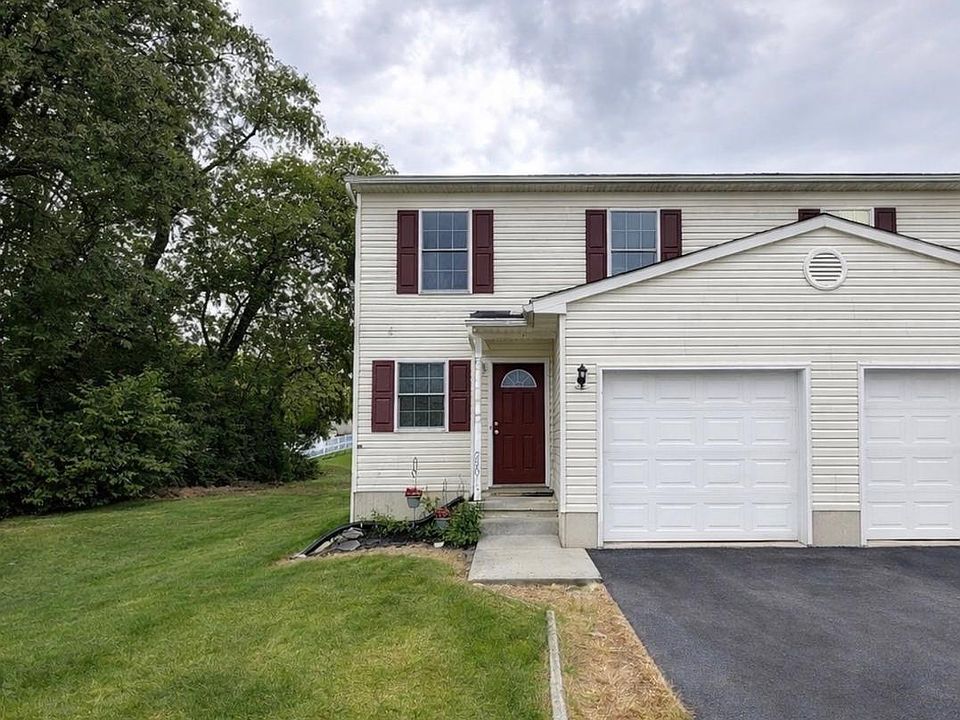 1st image of 220 Red Cedar Ln