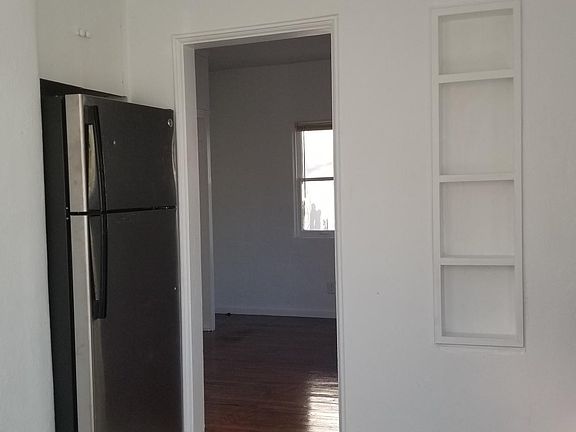 3rd image of 925 E Drachman St APT B