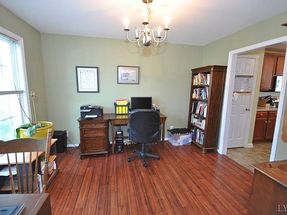 3rd image of 31 Brenna Ln