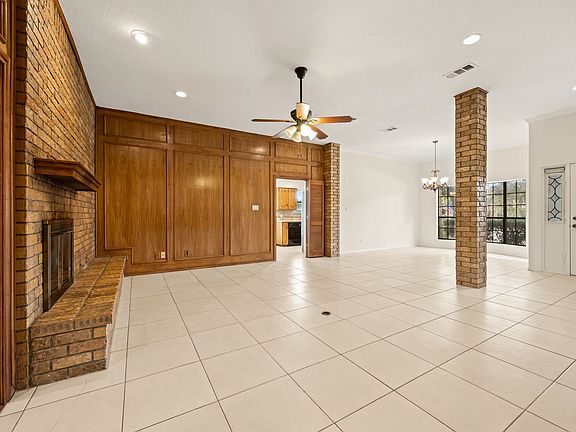 4th image of 628 Shadowcrest Ln