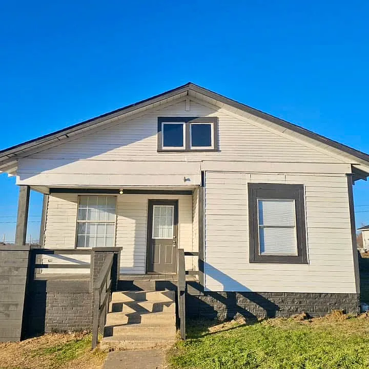 18 E Oklahoma Ave
