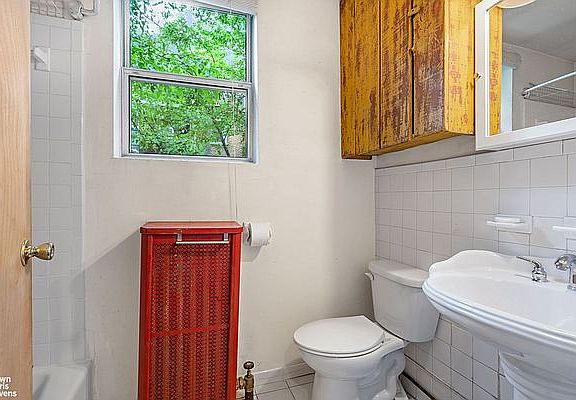 5th image of 305 W 89th St #2NDFLOOR-1