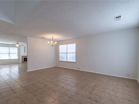 4th image of 303 Lakehurst Dr