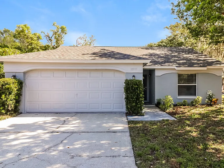 10935 Livingston Dr — Photo 1