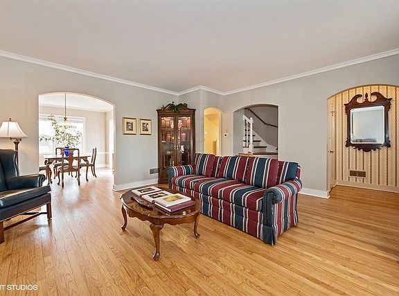 4th image of 5936 N Washtenaw Ave