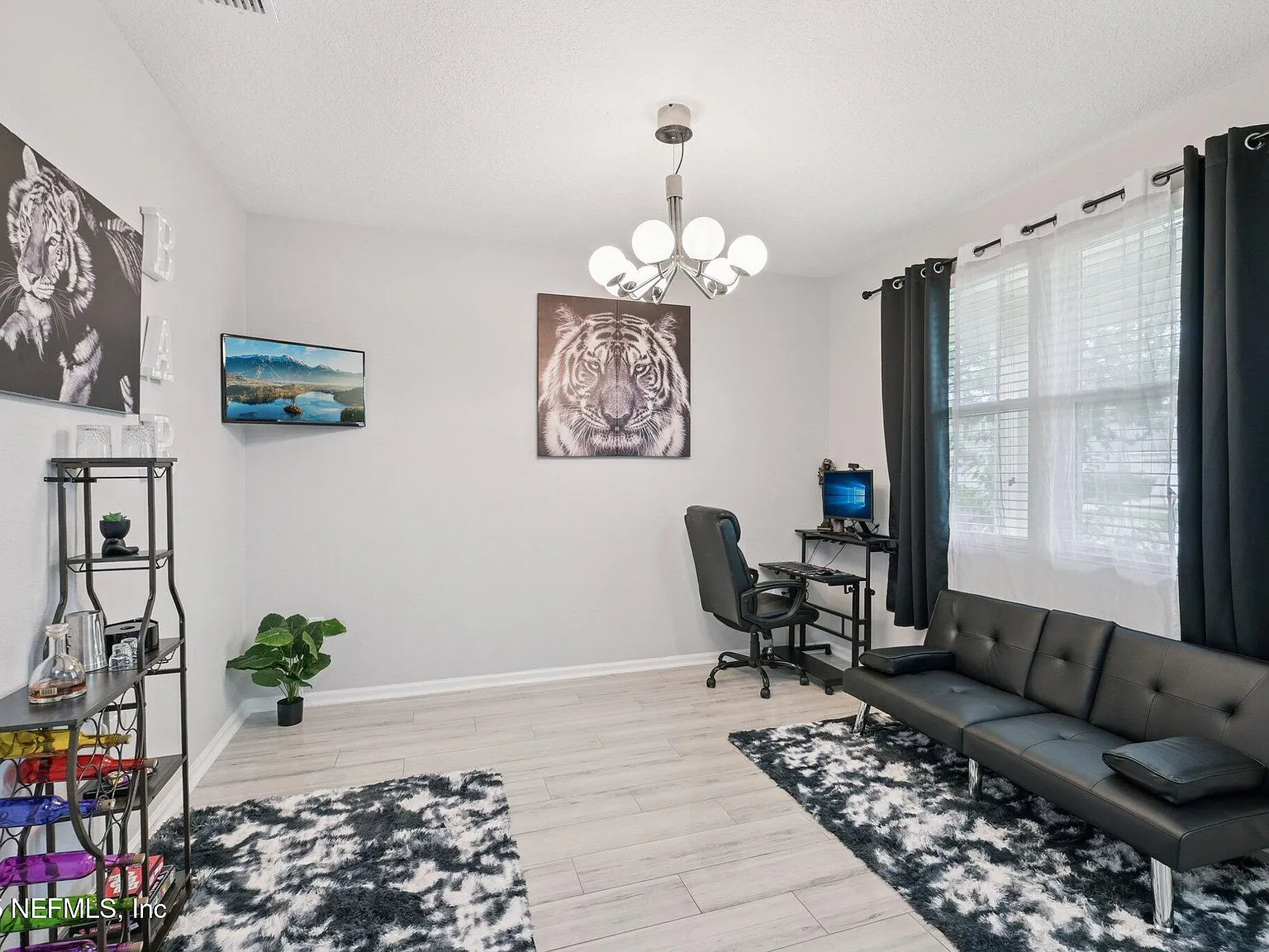5 bed, 2.5 bath, 2724 sqft, $3,600 — Photo 3