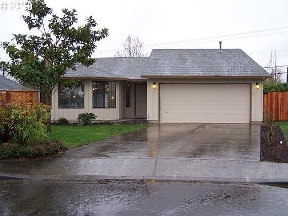 1st image of 714 NE Josephine Ct