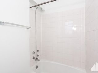 921 W Sheridan Rd #1, Chicago, IL 60613