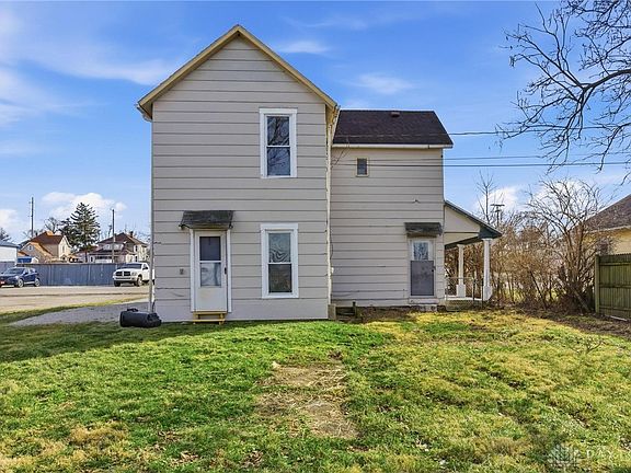 4th image of 2210 Larch St