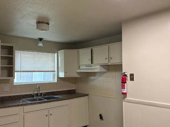 (undisclosed Address), Springfield, MA 01109