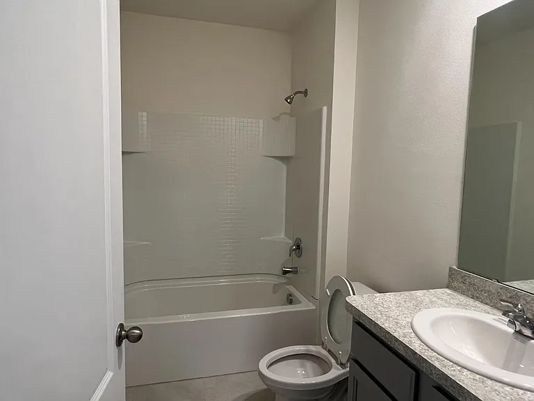 528 Boardwalk Ave — Photo 6