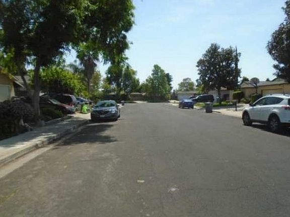 Exterior Neighborhood (street photo)