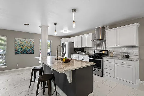 4 bed, 1963 sqft, $2,700 — Photo 4