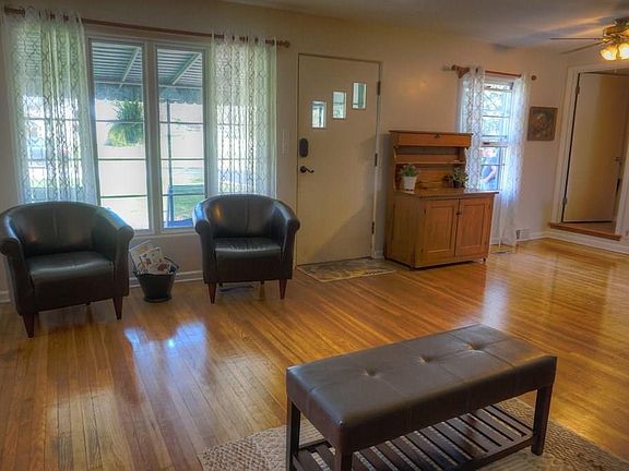 4th image of 4830 Ingleside Ln