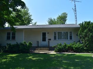 211 N Monroe St, Flanagan, IL 61740