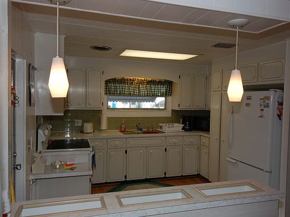 5th image of 145 Cypress Ln W