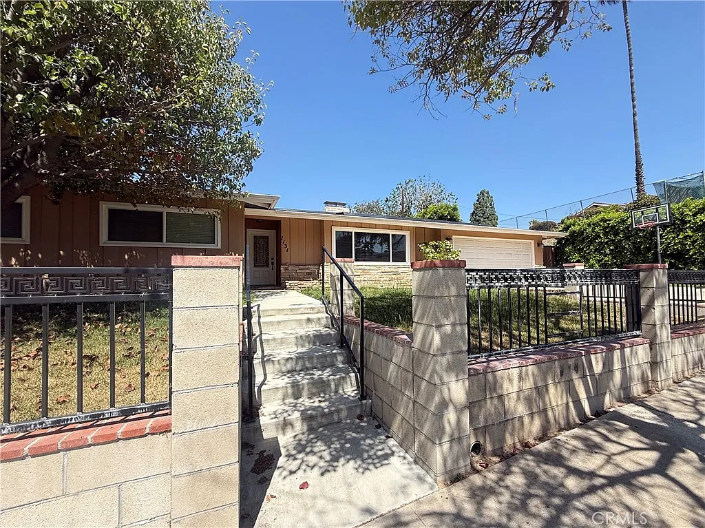 Building Photo - 1131 Urell Dr