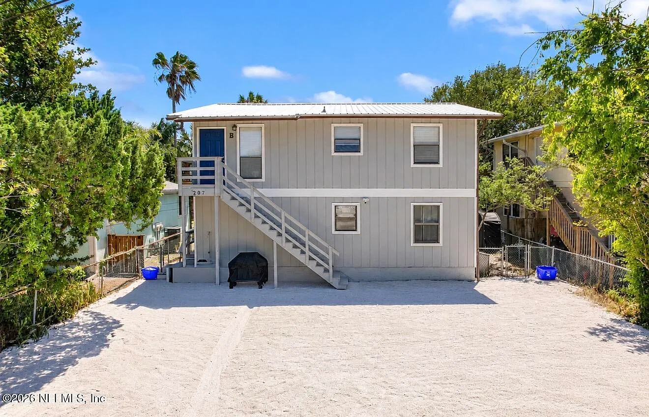 3 bed, 1.0 bath, 1024 sqft, $1,995 — Photo 1