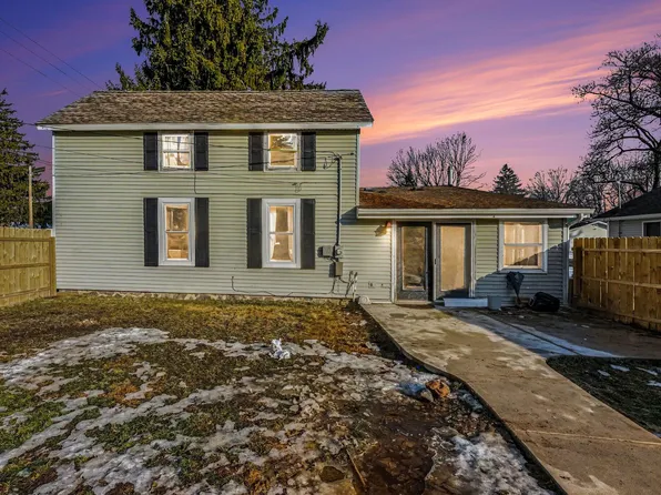 305 S 1st St, Edmore, MI 48829