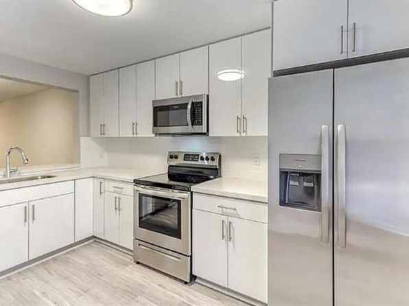 230 SE 10th St APT 208B