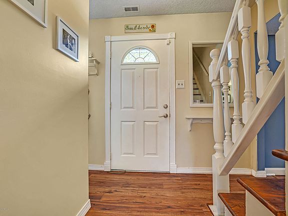 5th image of 165 Stowe St