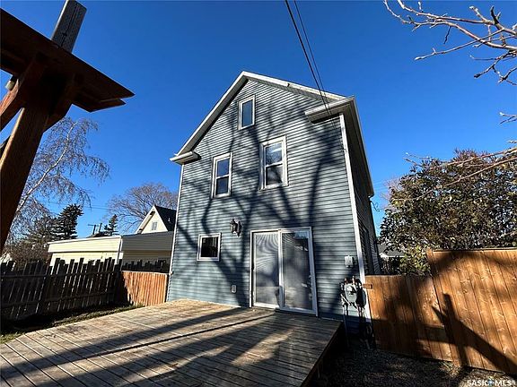3rd image of 26 2nd Ave SE