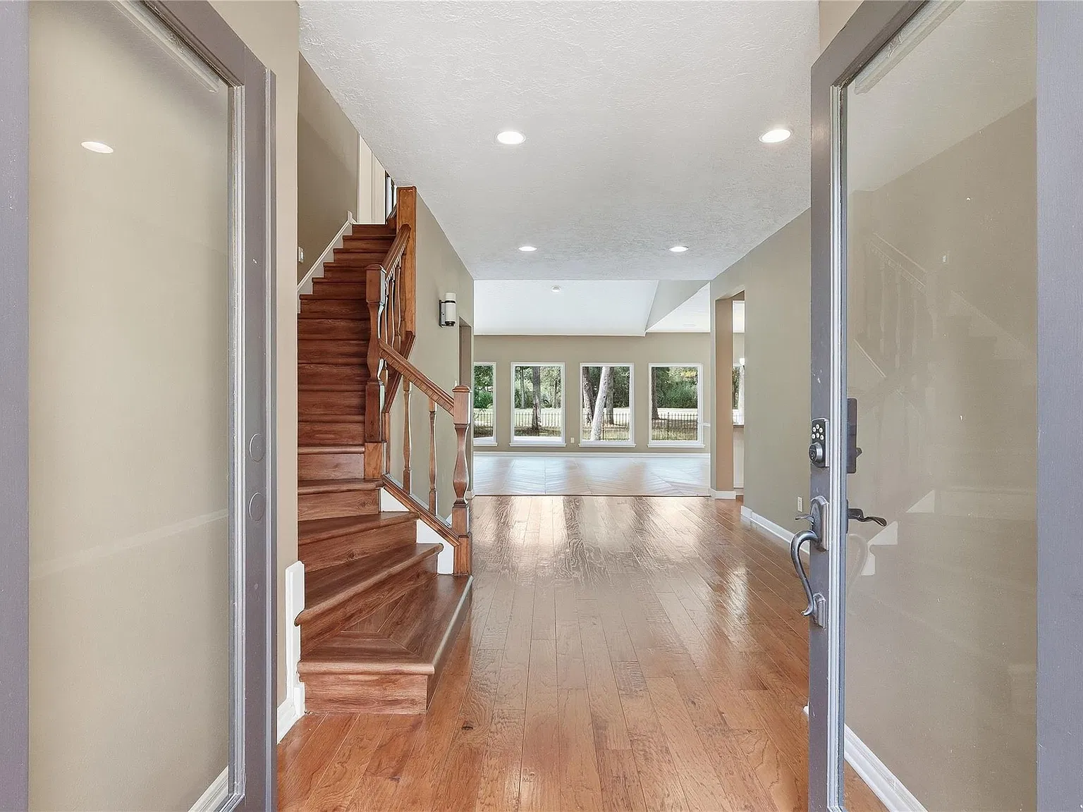 3 bed, 2.5 bath, 2717 sqft, $3,900 — Photo 4