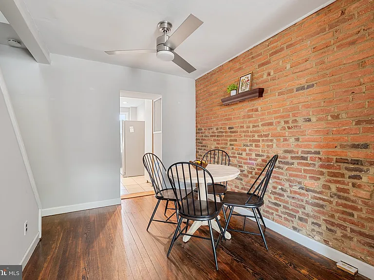 130 E Randall St — Photo 10