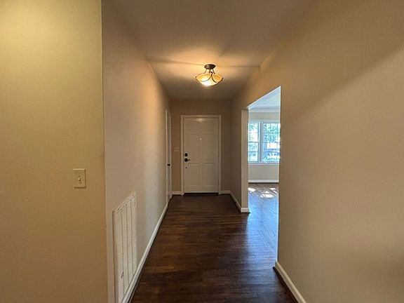 2nd image of 1531 Iris Dr