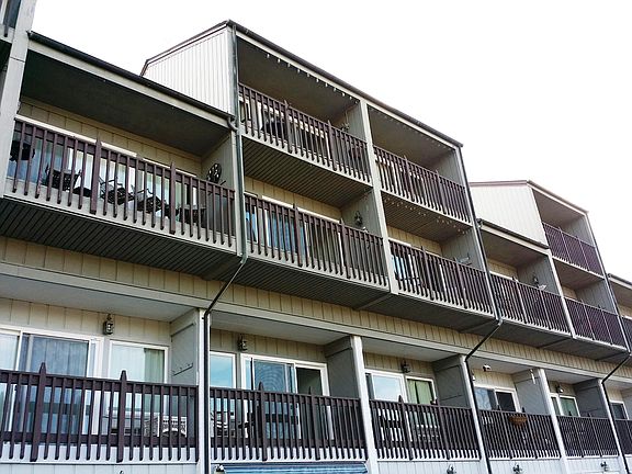 3rd image of 16109 Smith Mountain Lake Pkwy Unit F3