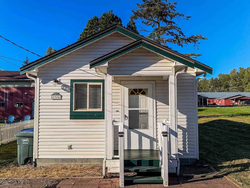 1316 Marine Dr