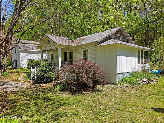 2nd image of 315 Laurel Hollow Rd