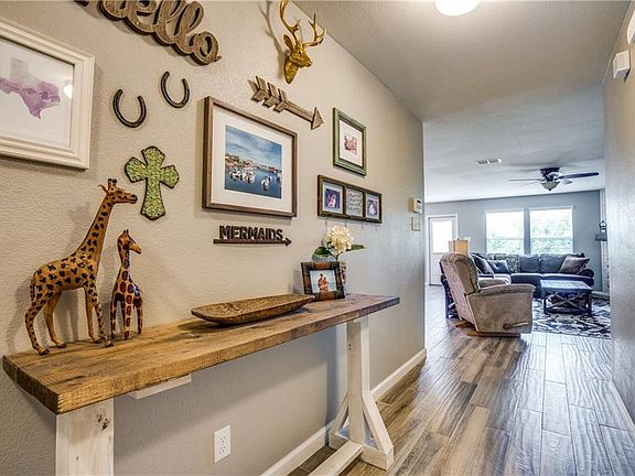 3rd image of 2915 Aspen Way
