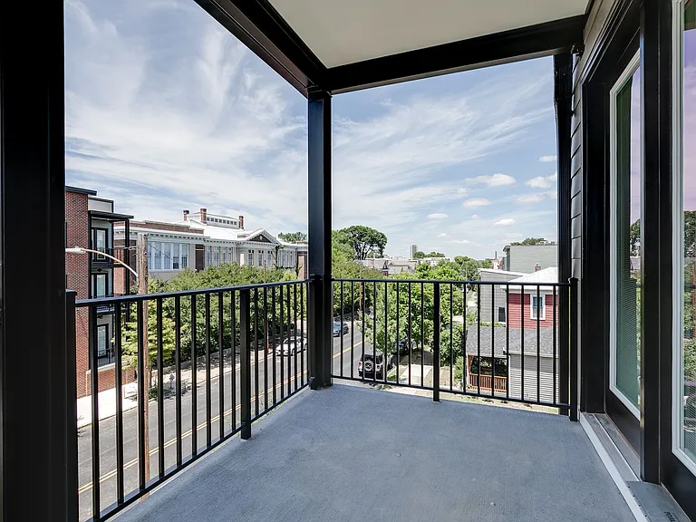 1422 Bainbridge St — Photo 6