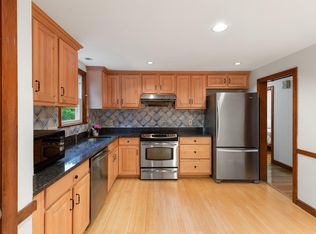 10 Cedar Ridge Dr, Bedford, MA 01730